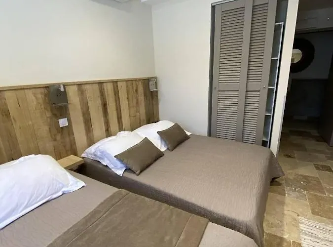 L'arche De *