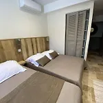 L'arche De *