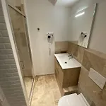 L'arche De *