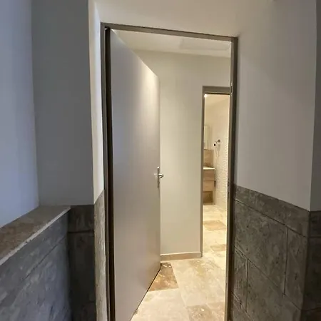 Hotel L'arche De *