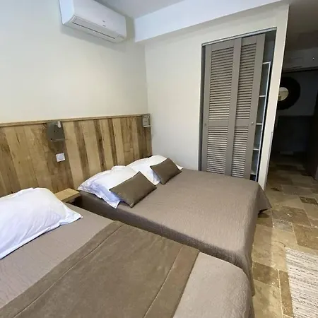L'arche De *