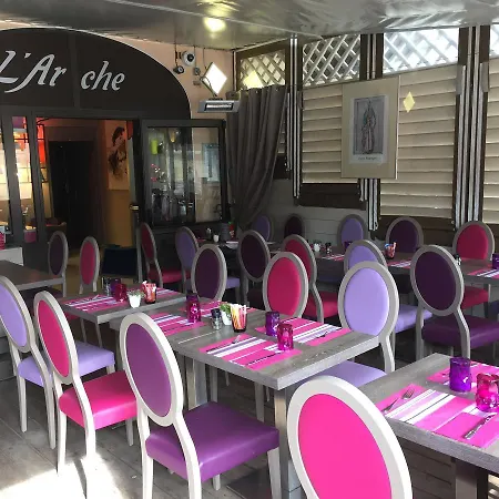 L'arche De *