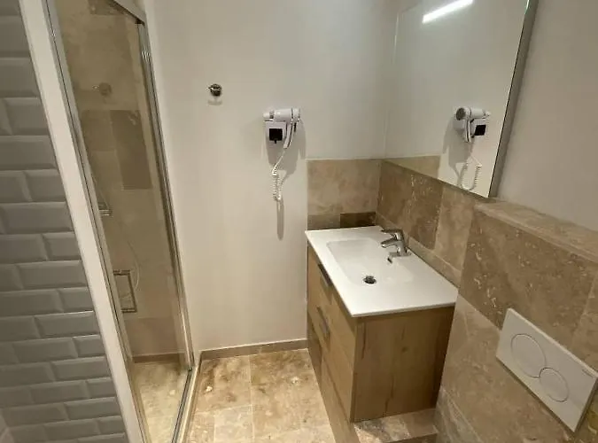 L'arche De *